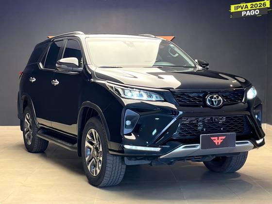 TOYOTA HILUX SW4 2.8 D-4D TURBO DIESEL DIAMOND 7L 4X4 AUTOMÁTICO